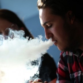 Survey: Teens still intrigued by e-cigarettes Survey: Teens still intrigued by e-cigarettes